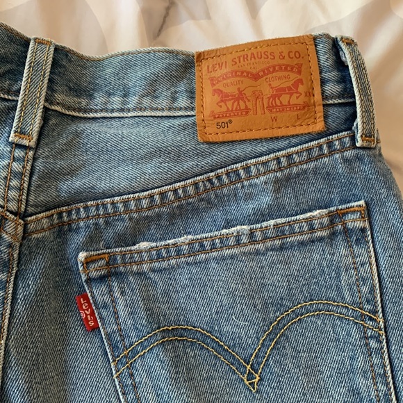 Levi’s Jean Shorts - Picture 3 of 3